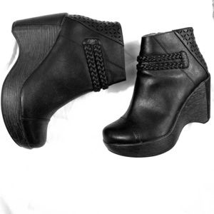 Women’s Jambu black boots (like new)